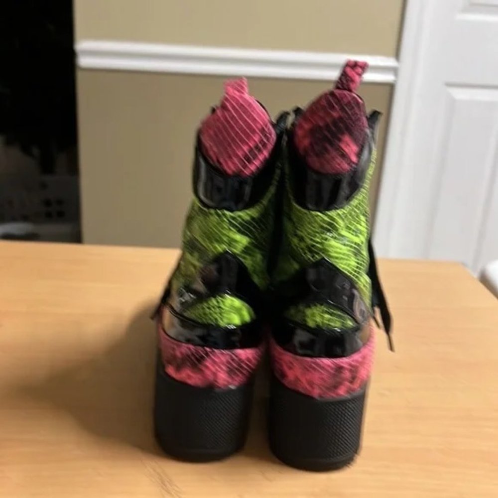 Cape Robbin Queenpin Neon Black Snake Print Boots Size 7 - Picture 5 of 7